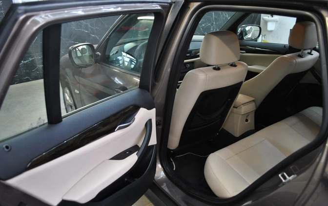 BMW X1 cena 41900 przebieg: 249897, rok produkcji 2010 z Barcin małe 301